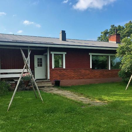 Moksinkylä Surkeenjarvi Countryside B&B المظهر الخارجي الصورة